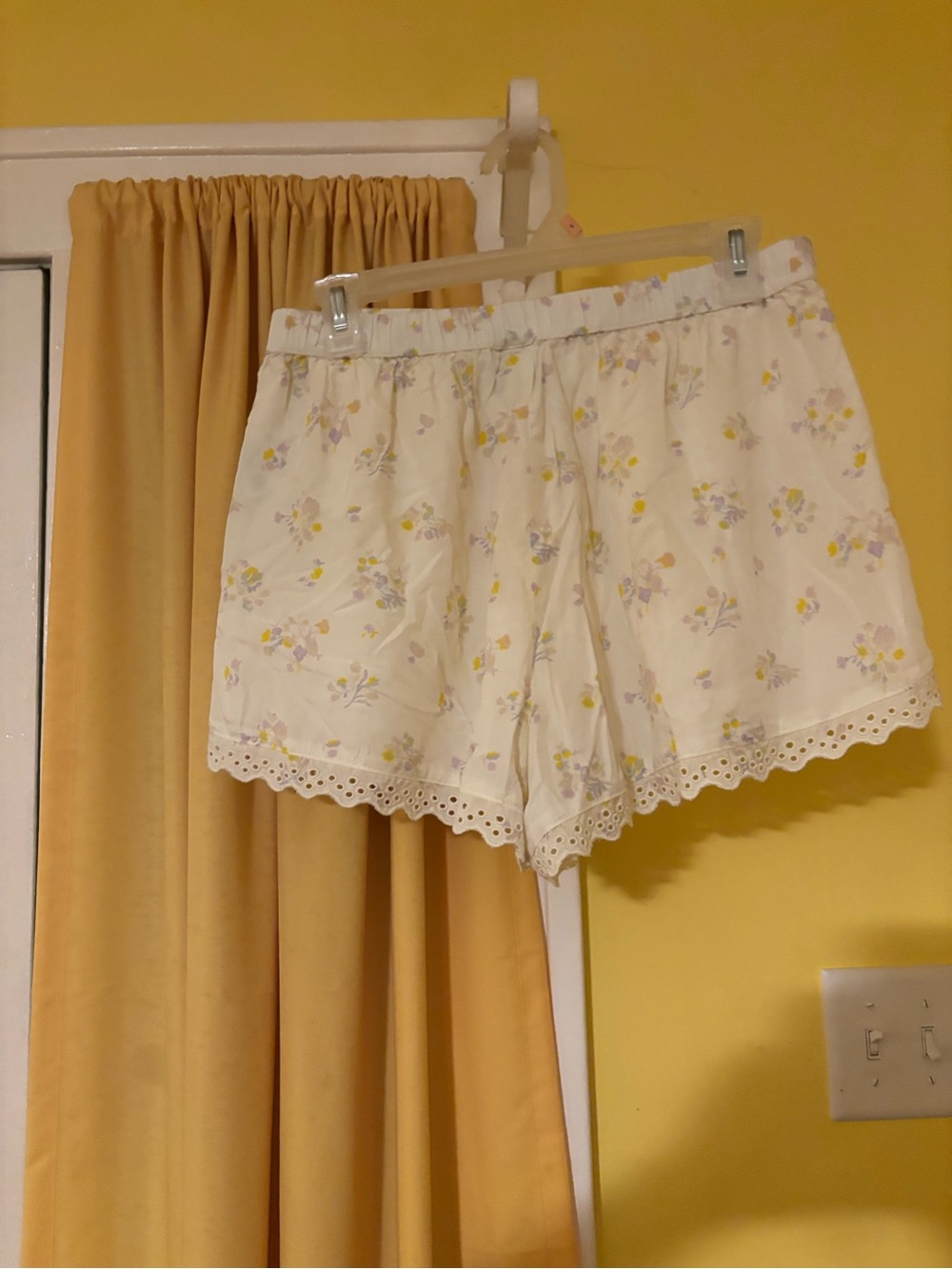 a new day Cream Floral Eyelet Hem Shorts